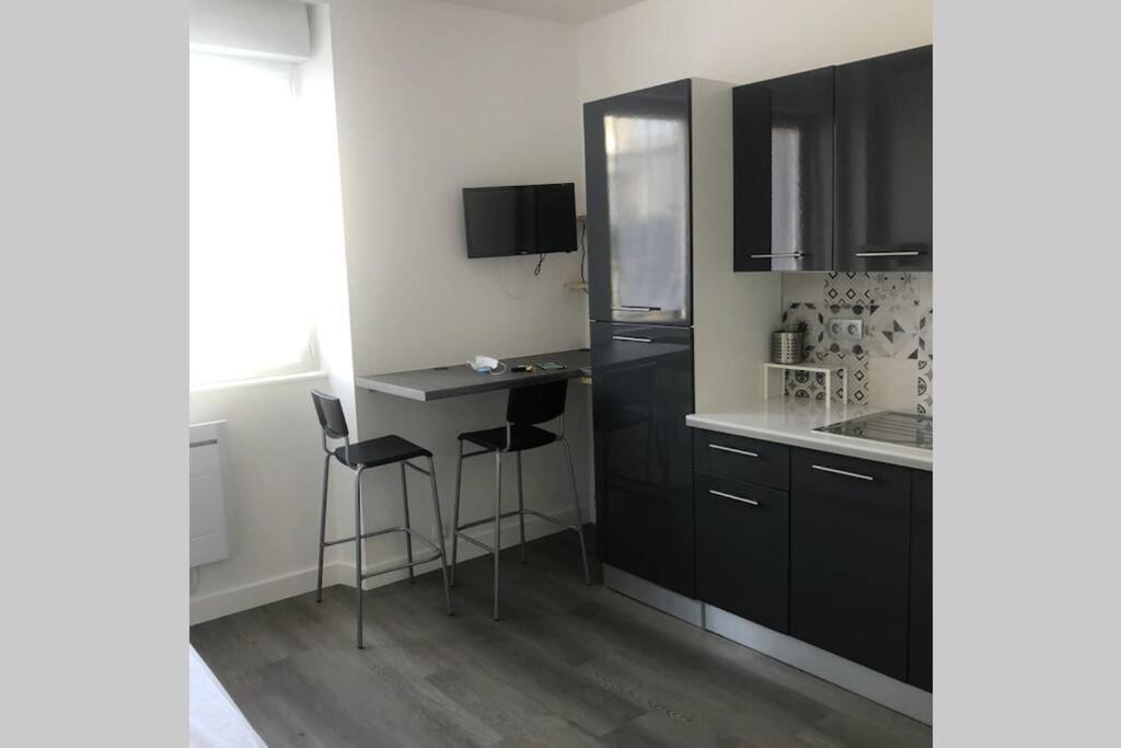Yannadal/Studio Cosy Avec Vraie Cuisine A Recouvrance/ Proche Tram/Bus Et Proximite Avec L'Arsenal Apartment Брест Екстериор снимка